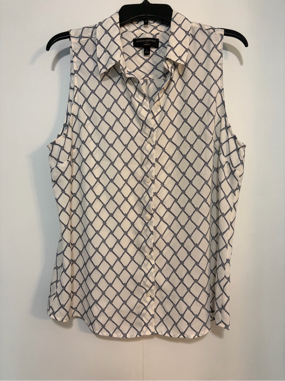 Banana Republic White & Navy Sleeveless Button-Down Top L